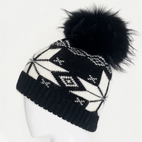 NWT Linda Richards Knit Nordic Black & White Snowflake Hat w/Genuine Fur Pom - Picture 1 of 5